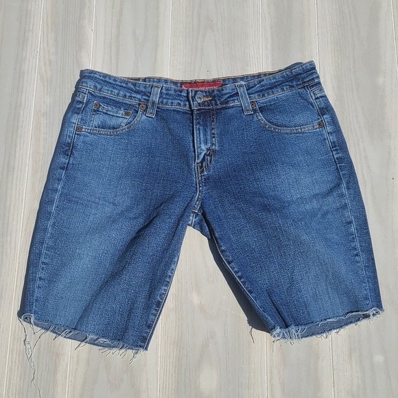 Levis 518 Superlow Stretch Shorts - Picture 4 of 16